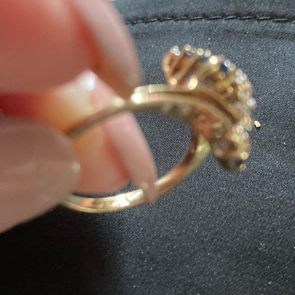Elegant 10 k Gold and Blue Sapphire and Diamond Ring - Picture 5 of 6